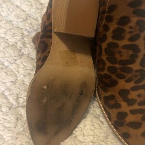 Cute leopard brushes booties